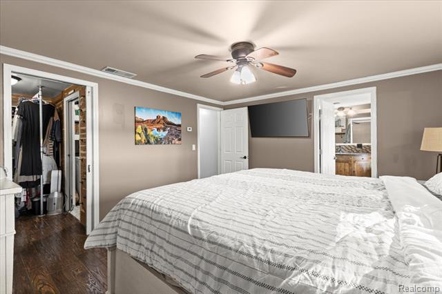 Builiding view thirty seven for 551 Joslyn, Lake Orion, MI. 48362