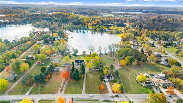 Builiding view three for 551 Joslyn, Lake Orion, MI. 48362