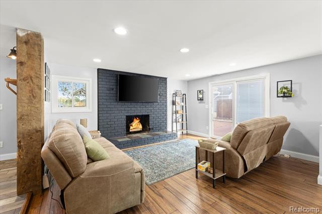 Builiding view twenty eight for 551 Joslyn, Lake Orion, MI. 48362