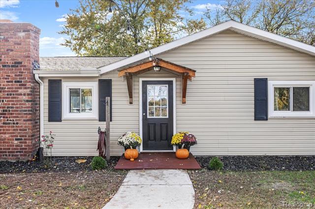 Builiding view twenty one for 551 Joslyn, Lake Orion, MI. 48362