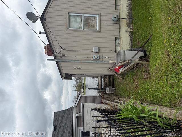 Builiding view one for 208 Brittain, Lake Orion, MI. 48362