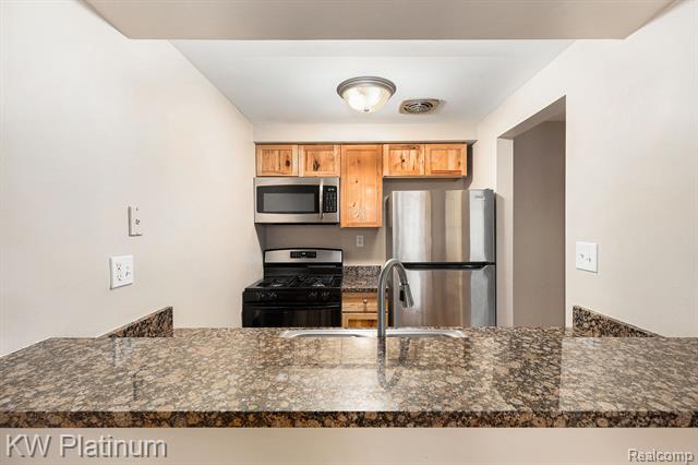 Builiding view eight for 35213 Taffy, Sterling Heights, MI. 48312