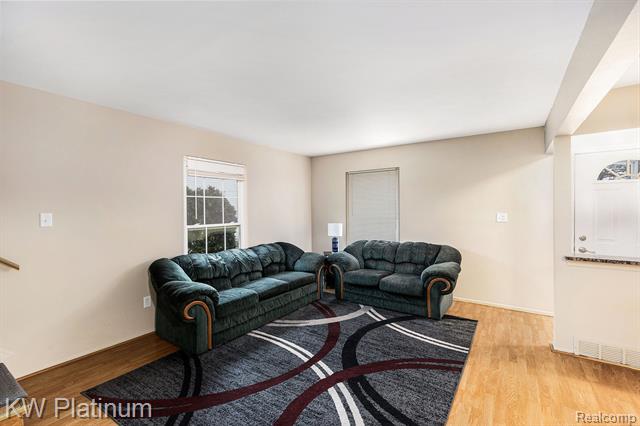 Builiding view five for 35213 Taffy, Sterling Heights, MI. 48312