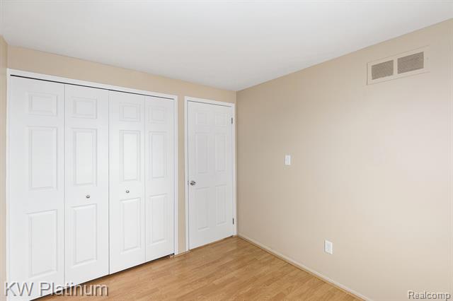 Builiding view fourteen for 35213 Taffy, Sterling Heights, MI. 48312