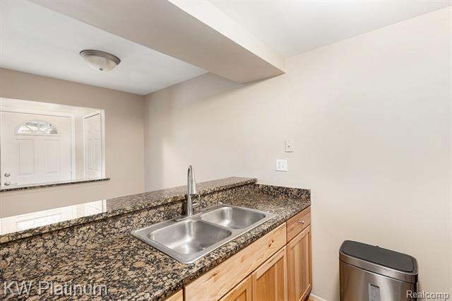 Builiding view nine for 35213 Taffy, Sterling Heights, MI. 48312