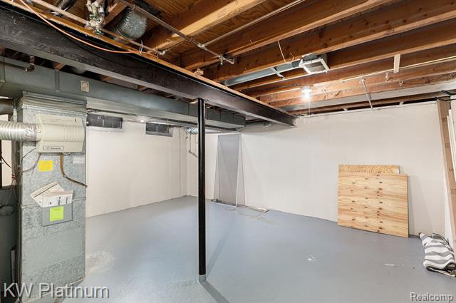 Builiding view sixteen for 35213 Taffy, Sterling Heights, MI. 48312