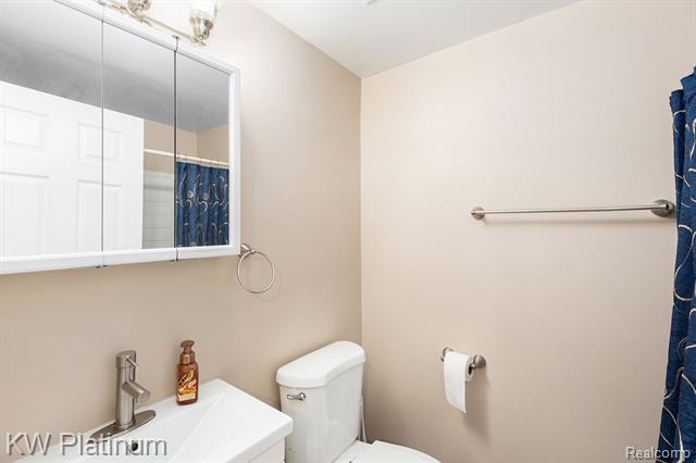 Builiding view twelve for 35213 Taffy, Sterling Heights, MI. 48312