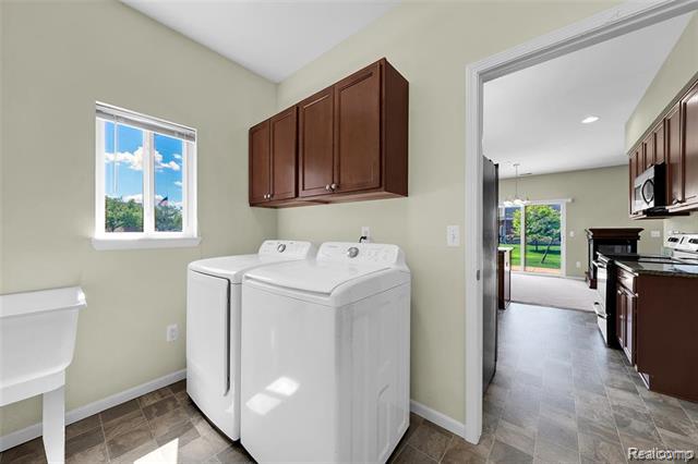 Builiding view ten for 14353 Shadywood, Sterling Heights, MI. 48312