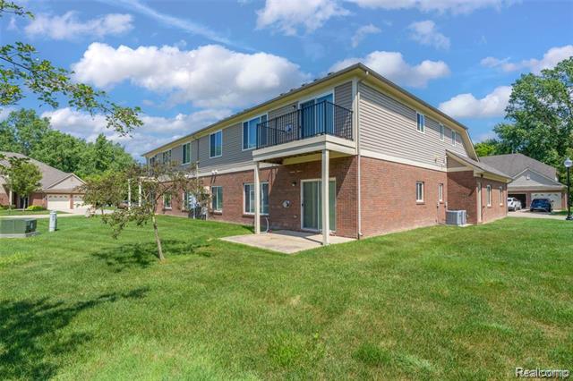 Builiding view thirty for 14353 Shadywood, Sterling Heights, MI. 48312