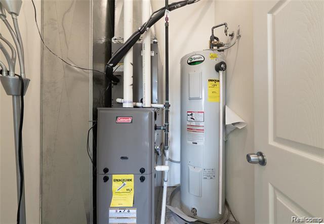 Builiding view twenty one for 14353 Shadywood, Sterling Heights, MI. 48312