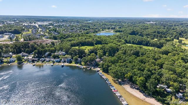 Builiding view fourteen for 612 Sunrise Park, Howell, MI. 48843