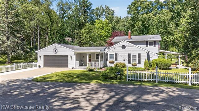 front view for 612 Sunrise Park Street, Howell, Mi. 48843