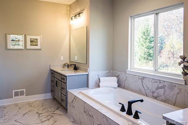 Builiding view thirteen for 14075 Regatta Bay, Utica, MI. 48315