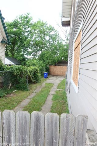Builiding view forty seven for 256 Montana, Highland Park, MI. 48203