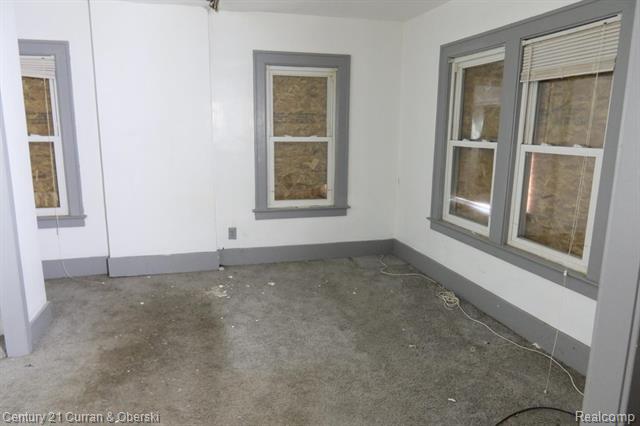Builiding view thirty nine for 256 Montana, Highland Park, MI. 48203