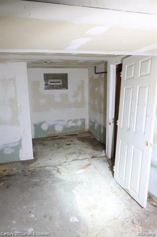Builiding view twenty for 256 Montana, Highland Park, MI. 48203