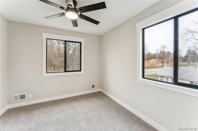 Builiding view eighteen for 9398 Ortonville, Clarkston, MI. 48348