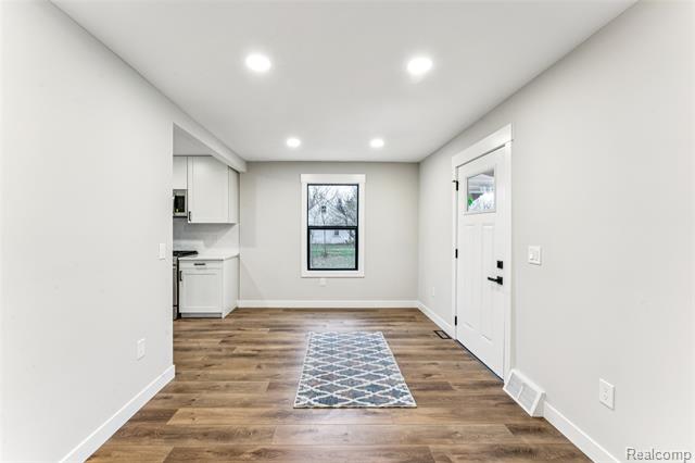 Builiding view five for 9398 Ortonville, Clarkston, MI. 48348