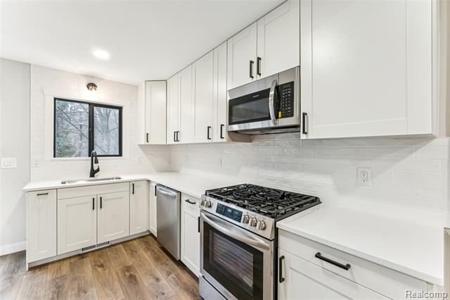 Builiding view seven for 9398 Ortonville, Clarkston, MI. 48348