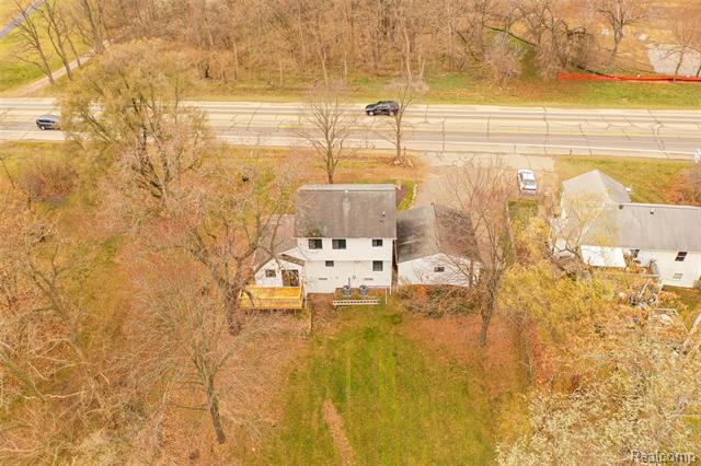 Builiding view thirty eight for 9398 Ortonville, Clarkston, MI. 48348