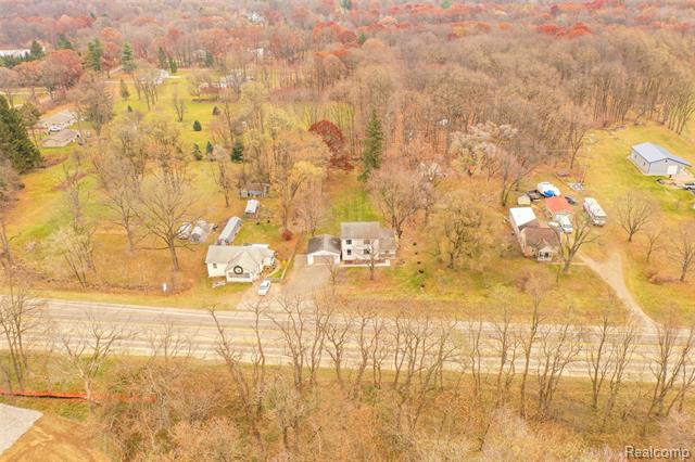 Builiding view thirty five for 9398 Ortonville, Clarkston, MI. 48348