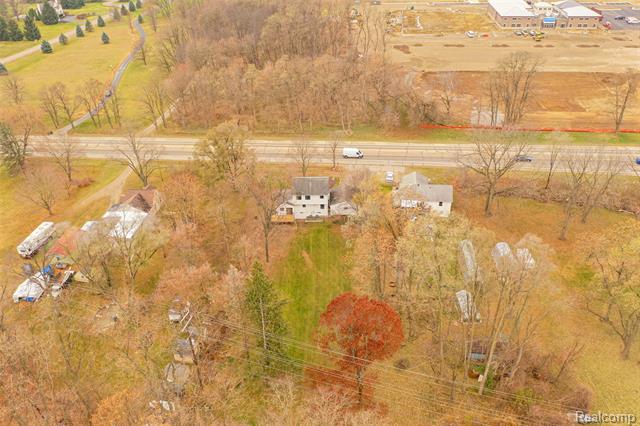 Builiding view thirty nine for 9398 Ortonville, Clarkston, MI. 48348