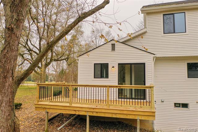 Builiding view thirty two for 9398 Ortonville, Clarkston, MI. 48348