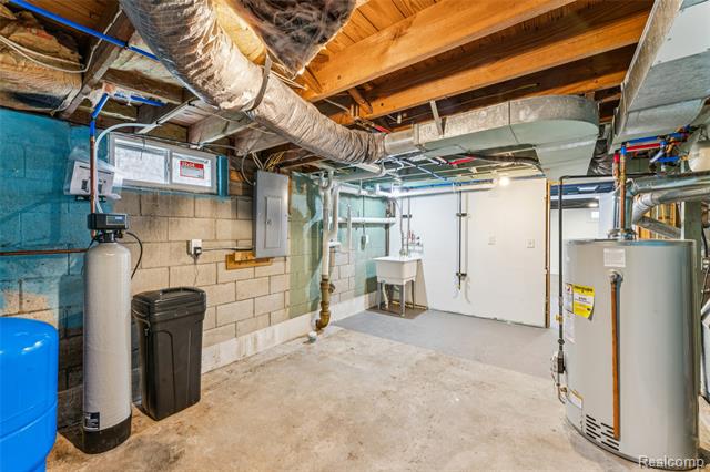 Builiding view twenty five for 9398 Ortonville, Clarkston, MI. 48348