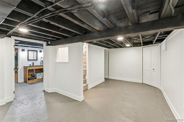 Builiding view twenty one for 9398 Ortonville, Clarkston, MI. 48348