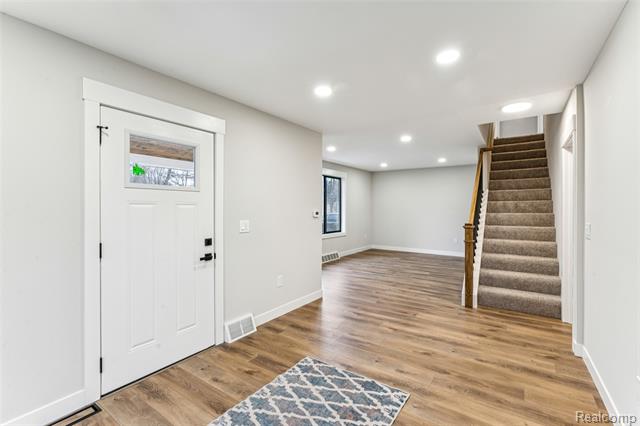 Builiding view two for 9398 Ortonville, Clarkston, MI. 48348