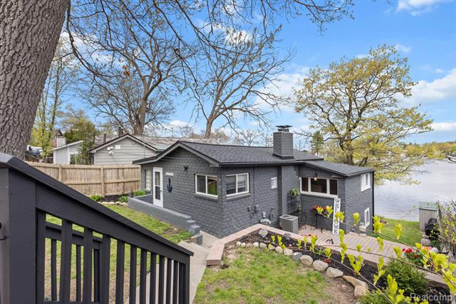 front view for 567 Bellevue Ave, Lake Orion, Mi. 48362
