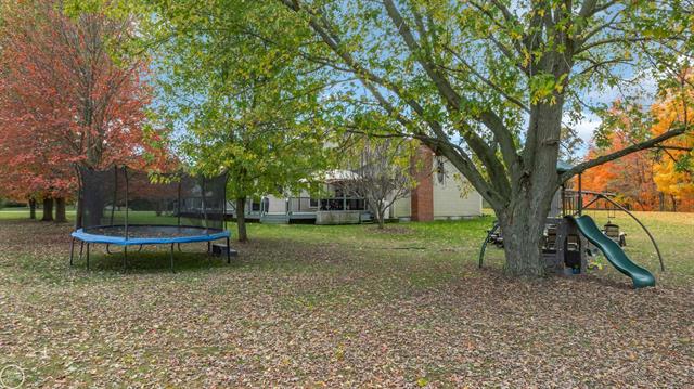 Builiding view fifty one for 9844 Pine Knob, Clarkston, MI. 48348