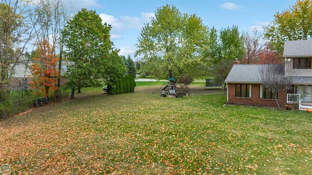 Builiding view fifty six for 9844 Pine Knob, Clarkston, MI. 48348