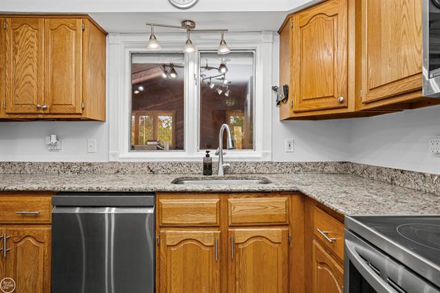 Builiding view sixteen for 9844 Pine Knob, Clarkston, MI. 48348