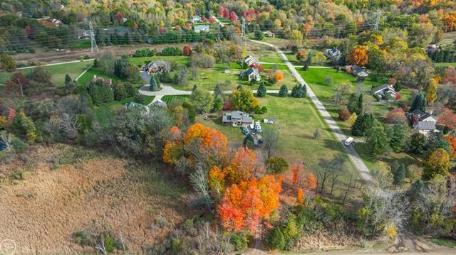 Builiding view sixty one for 9844 Pine Knob, Clarkston, MI. 48348