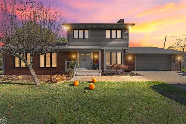 front view for 9844 Pine Knob Rd, Clarkston, Mi. 48348