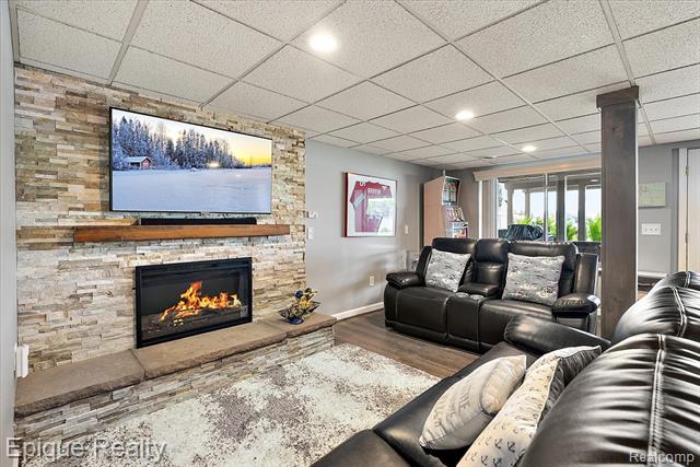 Builiding view fifty three for 36 Highland, Lake Orion, MI. 48362