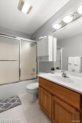 Builiding view forty seven for 36 Highland, Lake Orion, MI. 48362