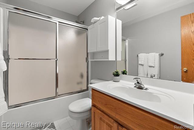 Builiding view forty six for 36 Highland, Lake Orion, MI. 48362