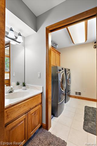 Builiding view thirty three for 36 Highland, Lake Orion, MI. 48362