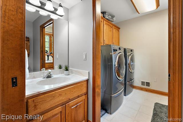 Builiding view thirty two for 36 Highland, Lake Orion, MI. 48362