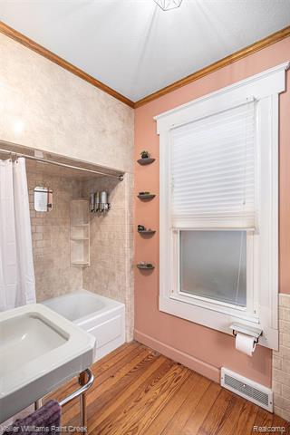 Builiding view fifteen for 325 W Flint, Lake Orion, MI. 48362