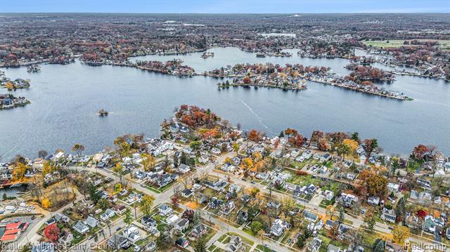 Builiding view twenty two for 325 W Flint, Lake Orion, MI. 48362