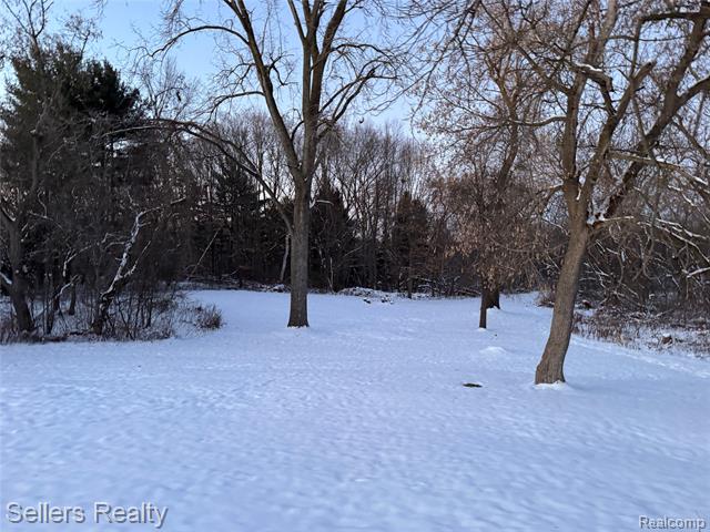 Builiding view three for 7477 Tucker, Holly, MI. 48442