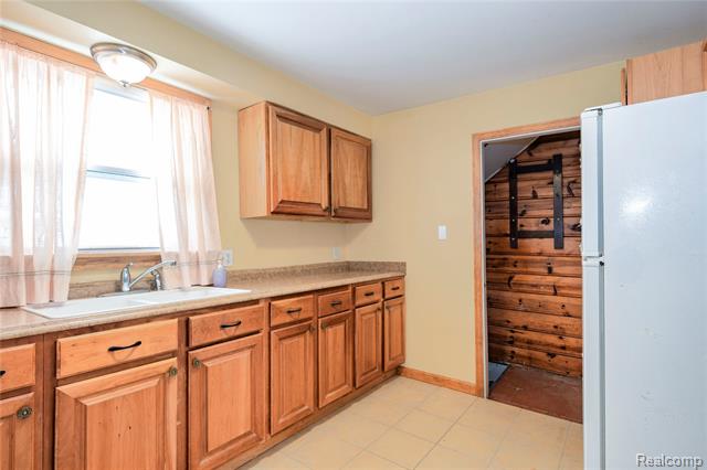 Builiding view ten for 129 N Slater, Lake Orion, MI. 48362