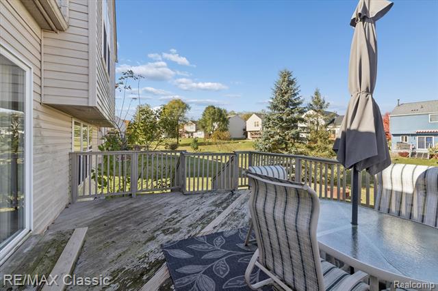 Builiding view forty four for 868 Deer Run Lake, Holly, MI. 48442