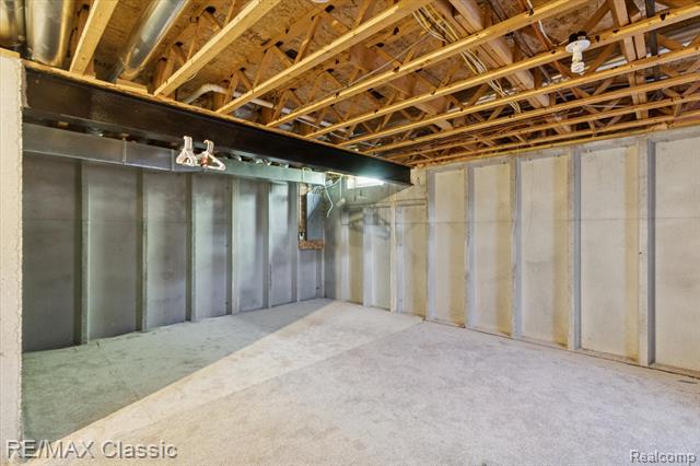 Builiding view forty one for 868 Deer Run Lake, Holly, MI. 48442