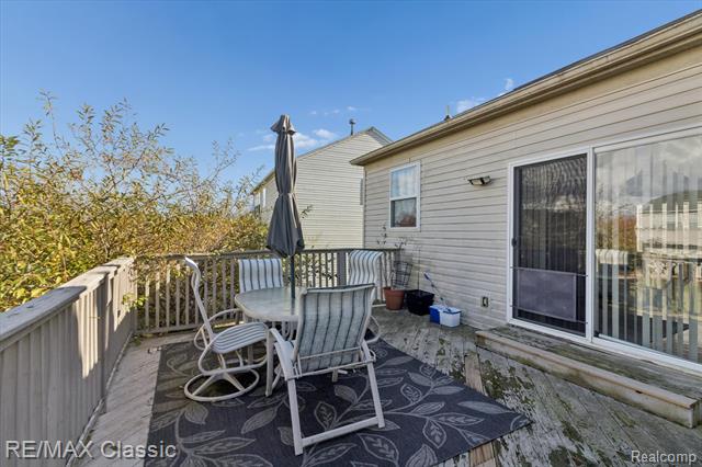 Builiding view forty three for 868 Deer Run Lake, Holly, MI. 48442