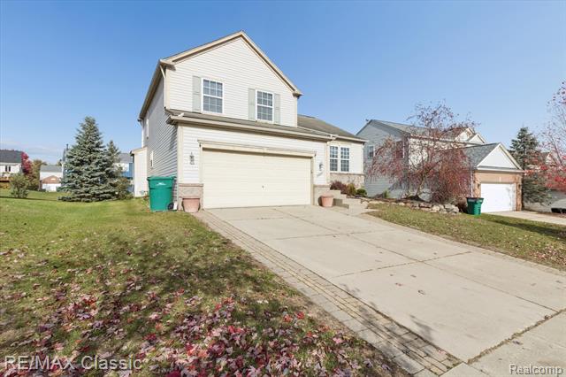 Builiding view one for 868 Deer Run Lake, Holly, MI. 48442