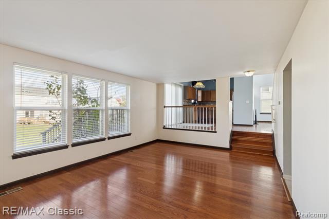 Builiding view seventeen for 868 Deer Run Lake, Holly, MI. 48442